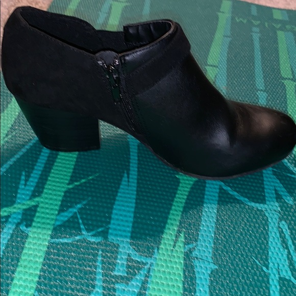 Shoes - Picture 4 of 7